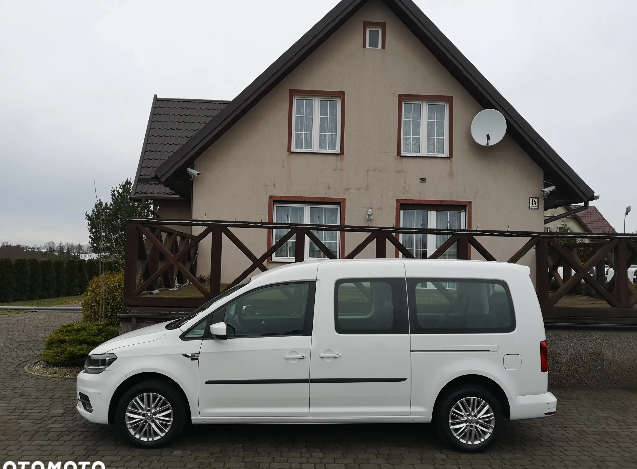Volkswagen Caddy cena 41900 przebieg: 387669, rok produkcji 2015 z Zakroczym małe 211